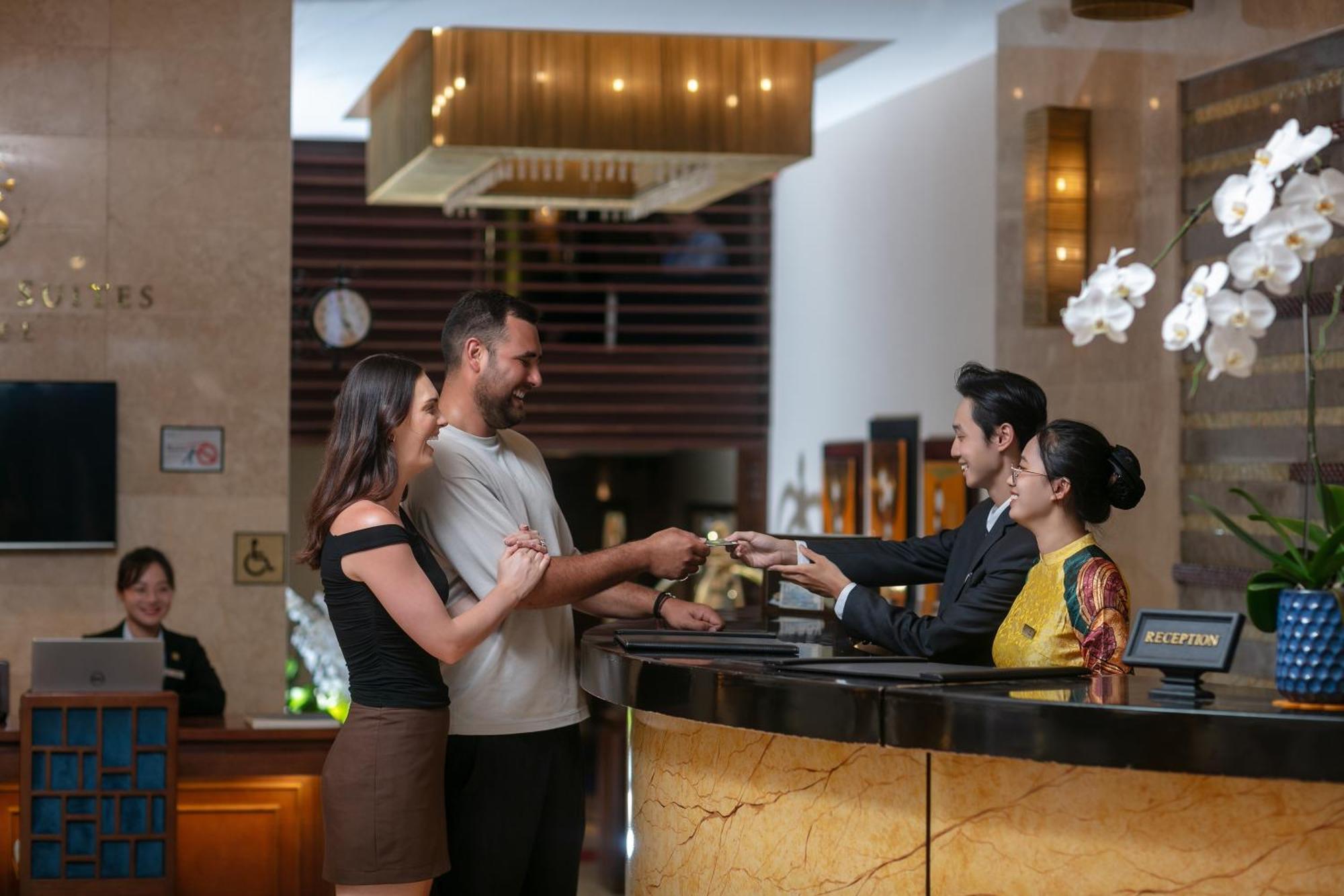 Oriental Suites Hotel & Spa Hanoi Exterior foto