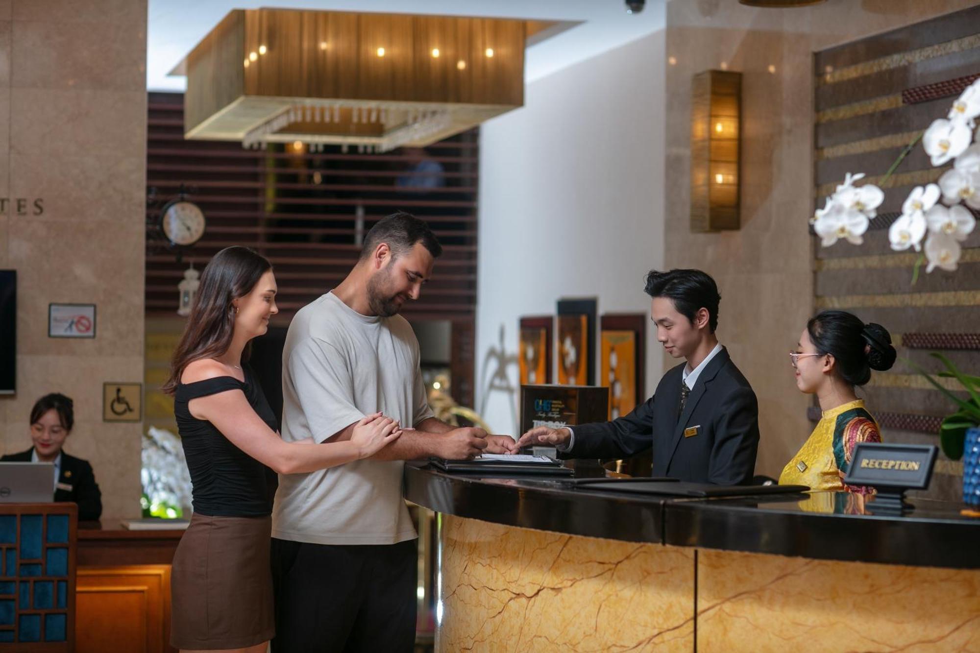 Oriental Suites Hotel & Spa Hanoi Exterior foto