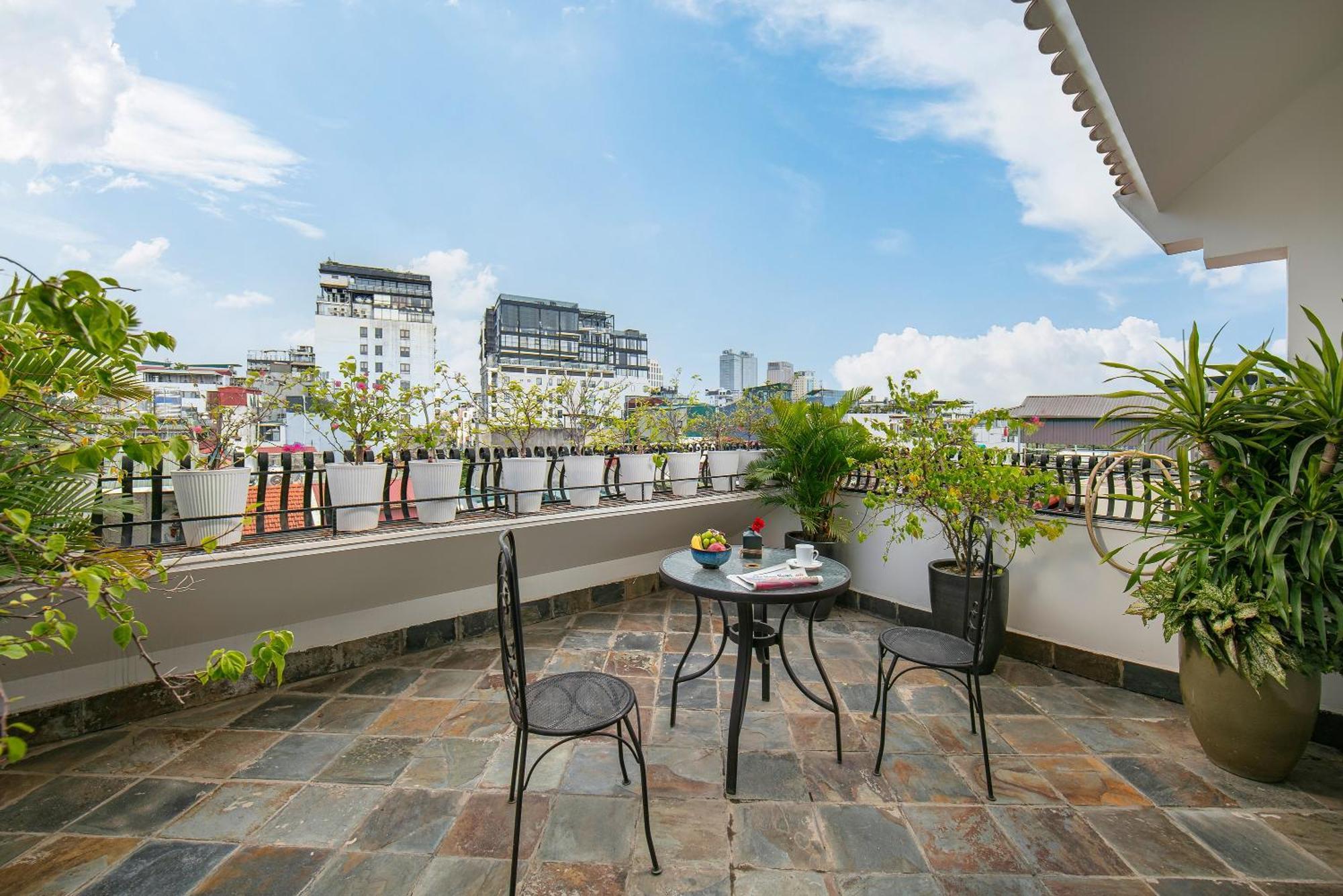 Oriental Suites Hotel & Spa Hanoi Exterior foto